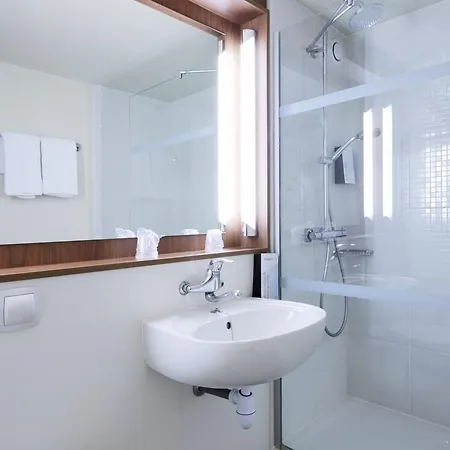 Hotel Campanile Cergy-pontoise 3*