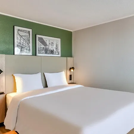 Hotel Campanile Cergy-pontoise 3*