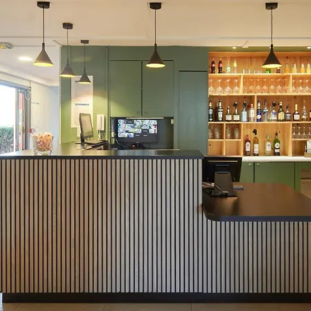 Campanile Nature - Cergy 호텔 3*