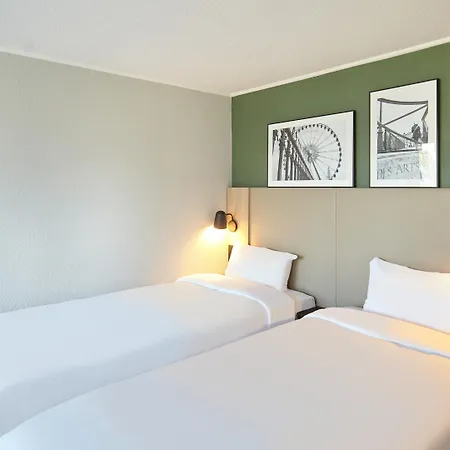 Campanile Nature - Cergy 호텔 3*